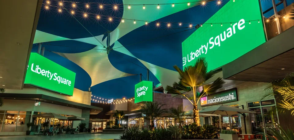 Rótulo de Liberty Square en el centro comercial San Patricio.