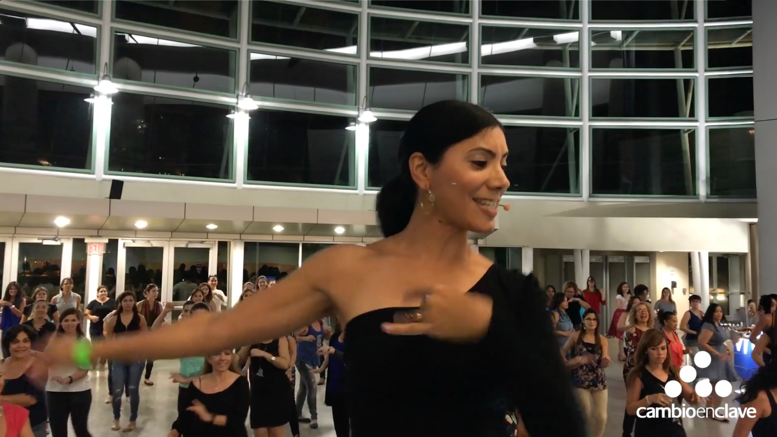Yami Otero dirige una clase de Salsa Divas en una fotografía de archivo.